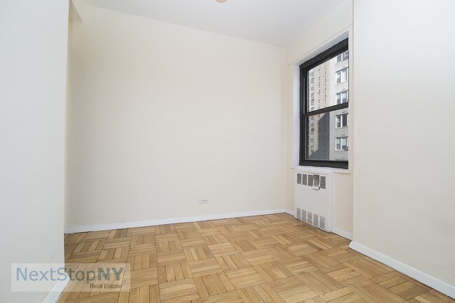Building Photo - 200 E 36th St