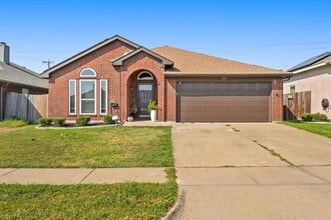 Building Photo - 836 W Colony Dr