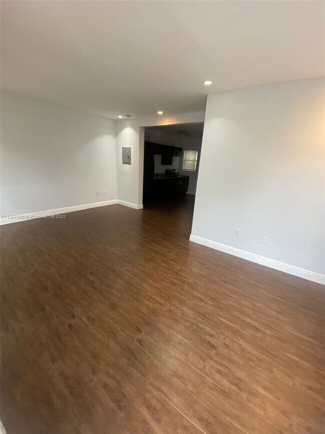 Foto del edificio - 137 NW 15th St