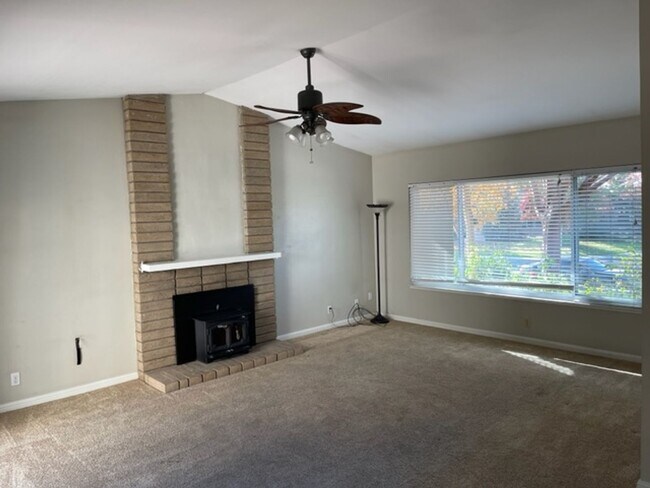 Building Photo - Great Shape Livermore Single Family Home n...