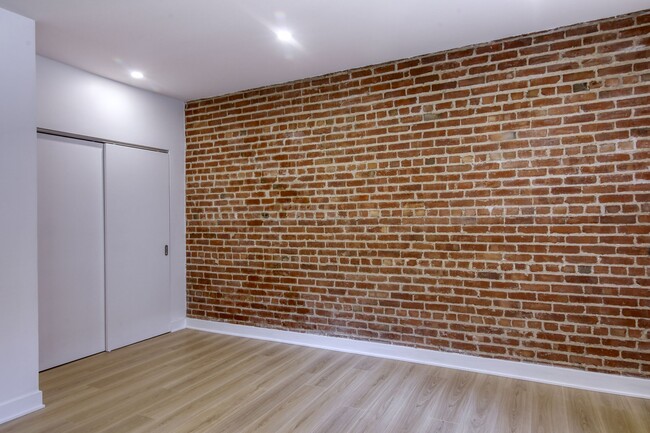 Building Photo - 3421 Rue Durocher