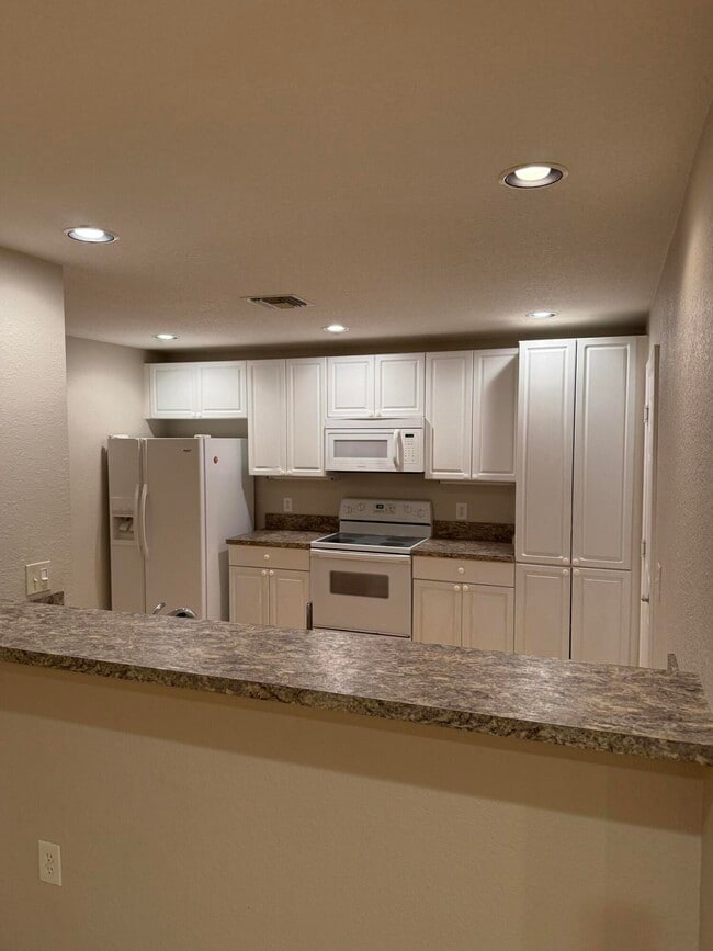 Building Photo - 1739 N Dovetail Dr