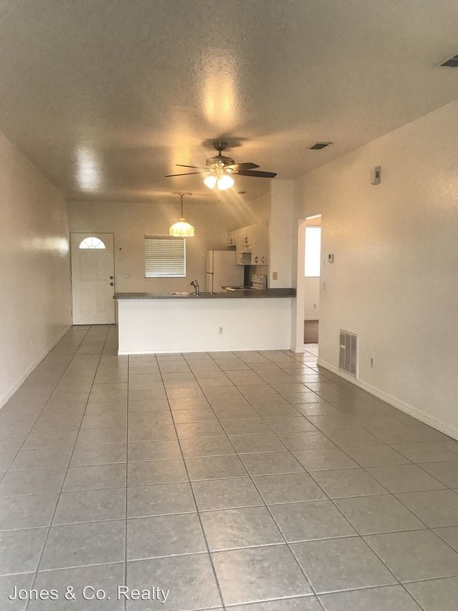 Building Photo - 1117 SW 48th Ter