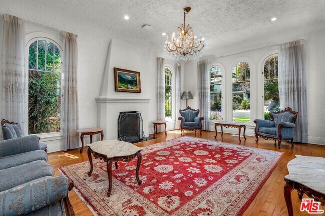 Foto del edificio - 10736 Ashton Ave