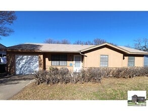 Building Photo - 803 Michelle Dr
