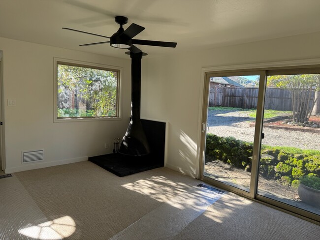 Building Photo - 36 Ash Ave