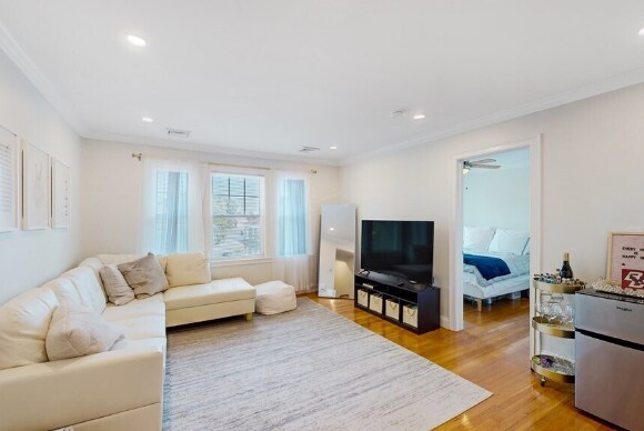 living - 35 Crosby Rd