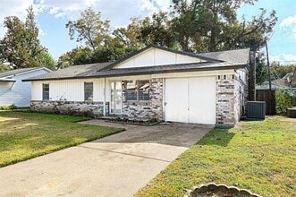 Building Photo - 2304 Meadow Crest