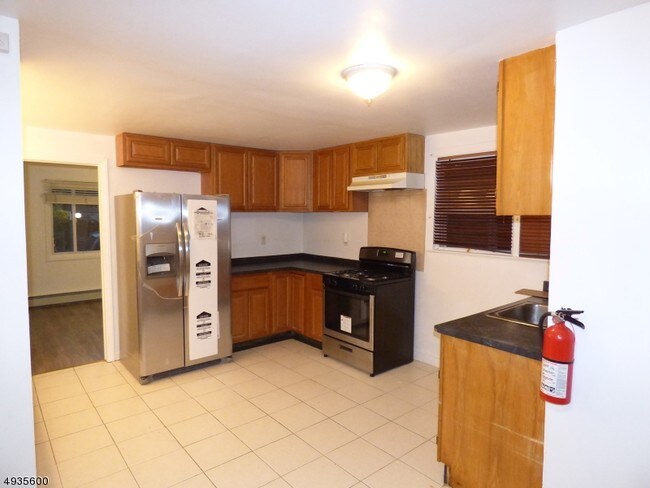 Building Photo - 372 Highland Ave