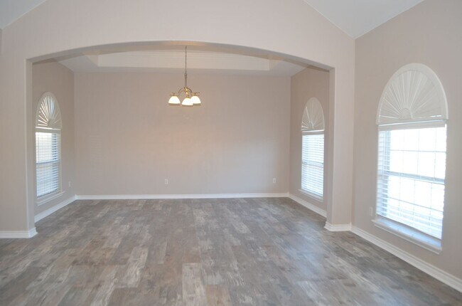 Building Photo - YOUR COASTAL PARADISE AWAITS!