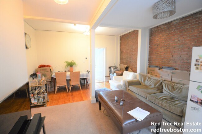 Building Photo - 918 Beacon St