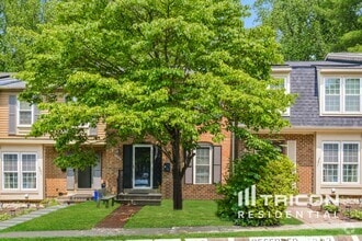 Building Photo - 10051 Maple Leaf Dr
