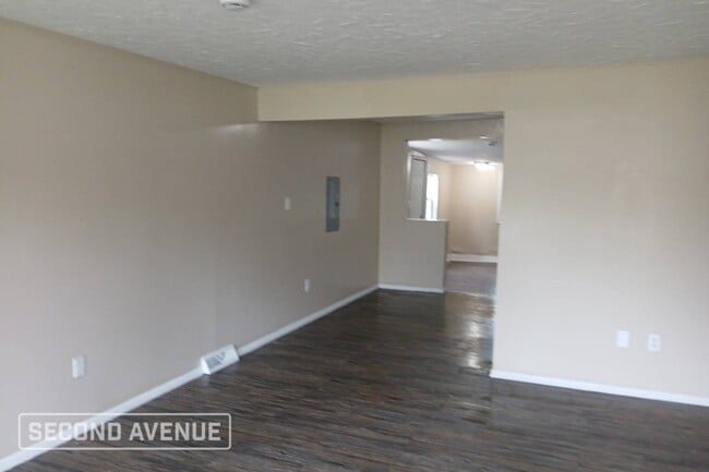 Building Photo - 1038 E 349th St