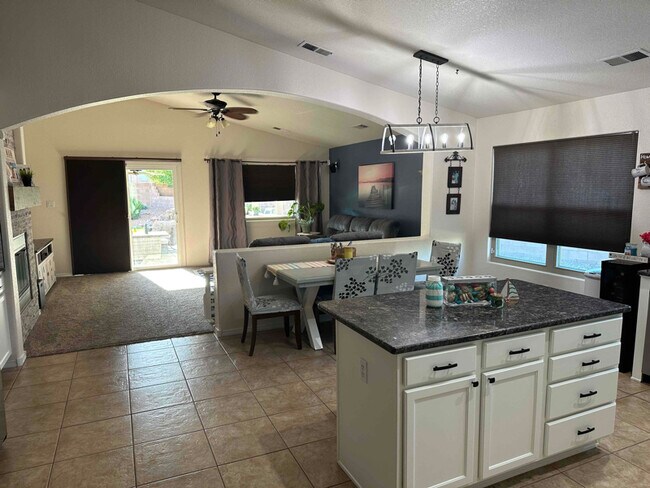 Building Photo - 1428 Ducale Dr SE