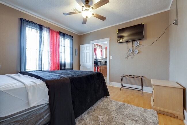 Foto del edificio - 1916 Lamar Ave