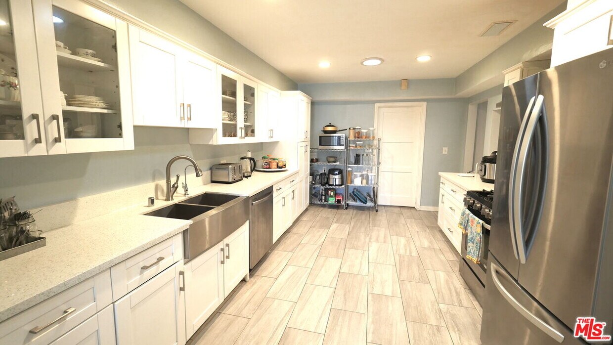 Primary Photo - 23102 Leonora Dr