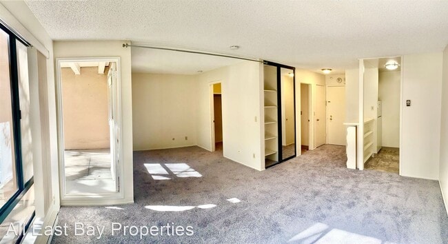 Building Photo - Studio, 1 bath House - 9 Commodore Dr. #203