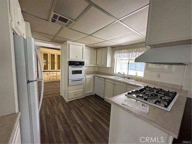 Foto del edificio - 2230 Lake Park Dr