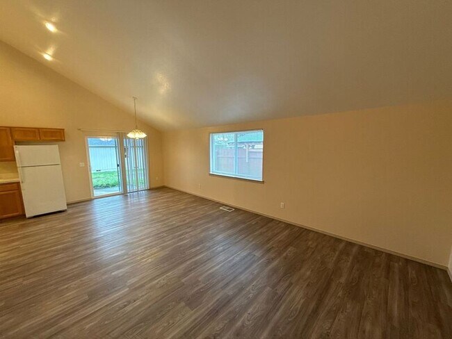 Foto del edificio - 1685 Lucinda Ave NE