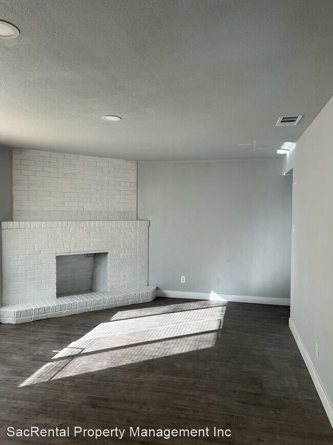 Building Photo - 3 br, 1.5 bath House - 1620 Fruitridge Rd