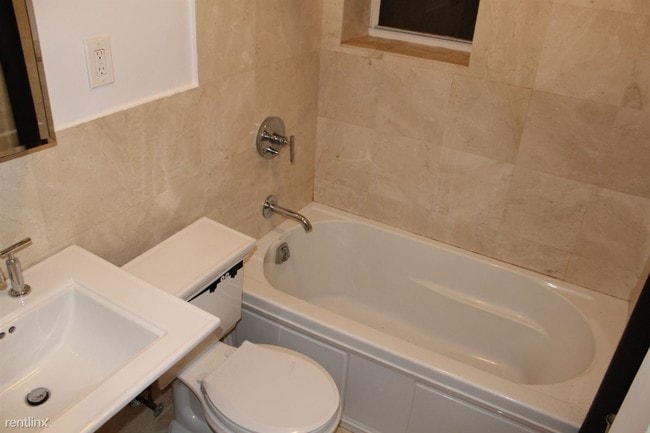 Building Photo - 235 W 107th St