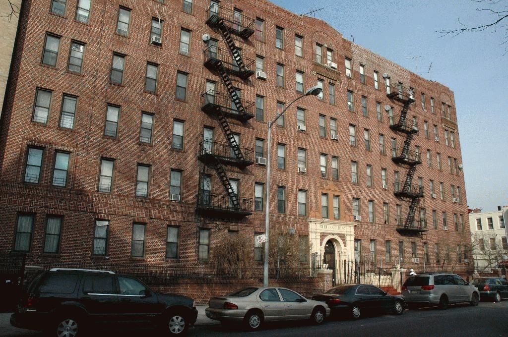 Primary Photo - 271 Hawthorne St
