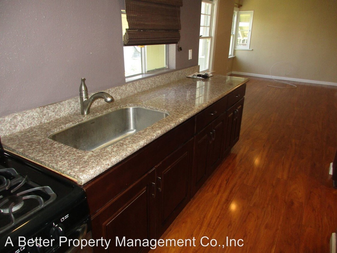 Foto principal - 2725 E 1st St