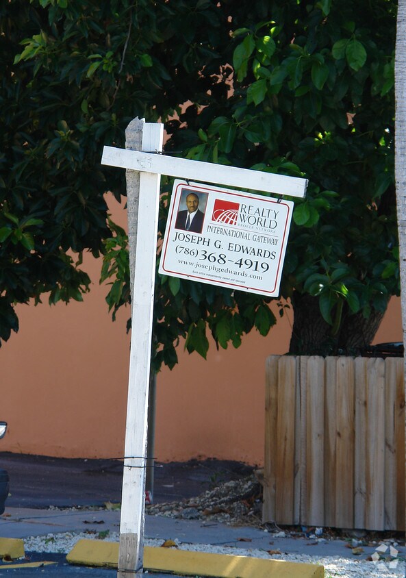 Foto del edificio - 243 SW 9th St