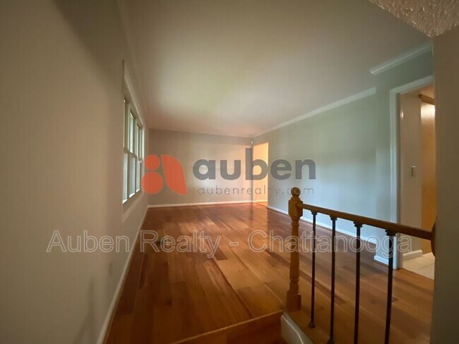 Foto del edificio - 809 Gloria Ln