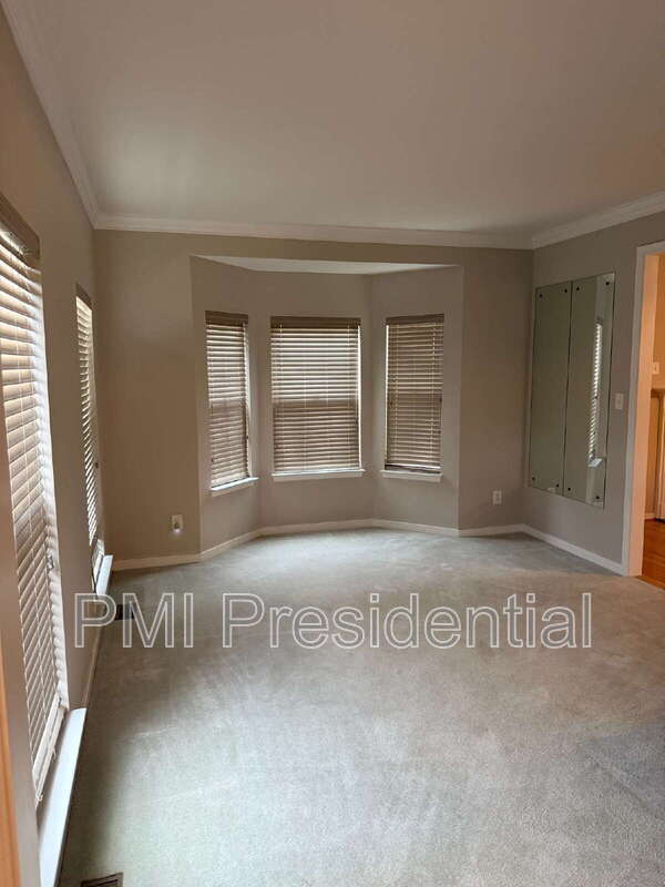 Foto del edificio - 8008 Moss Gate Ct