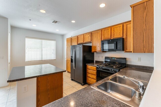 Foto del edificio - Must See Home in Gated Community!