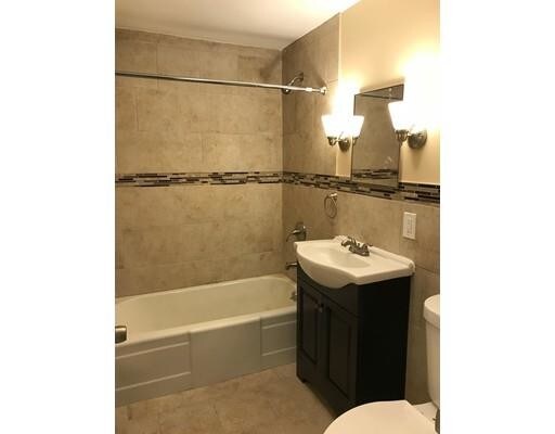 Foto del edificio - 242 Burbank Rd