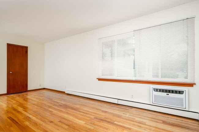 Interior Photo - East River Terrace
