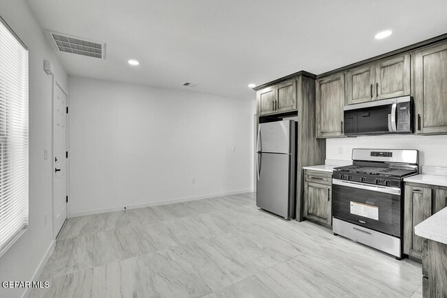 Building Photo - 1107 Myrtle Ave