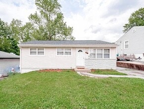 Building Photo - 1137 Maple Ave