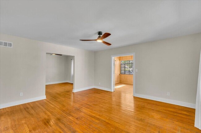 Foto del edificio - 2 bedroom off of Historic Victory Drive and minutes from Daffin Park