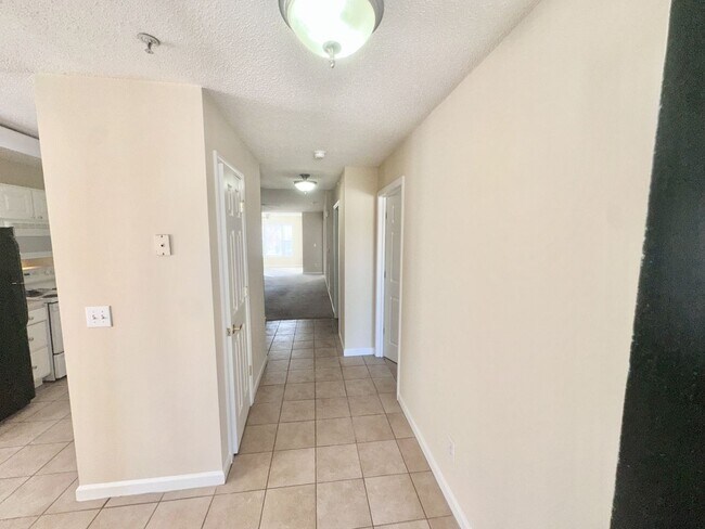 Building Photo - Avera Place 2nd floor Condo