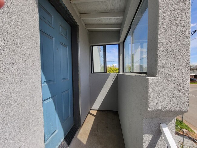 Foto del edificio - 2410 Wilson Ave