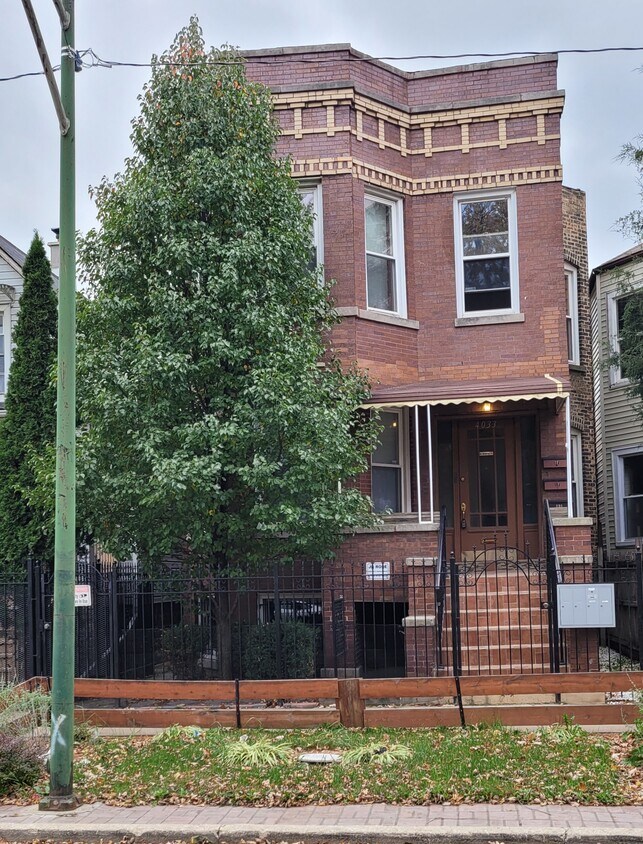 4033 W Hirsch St, Chicago, IL 60651 4033 W Hirsch St Chicago, IL