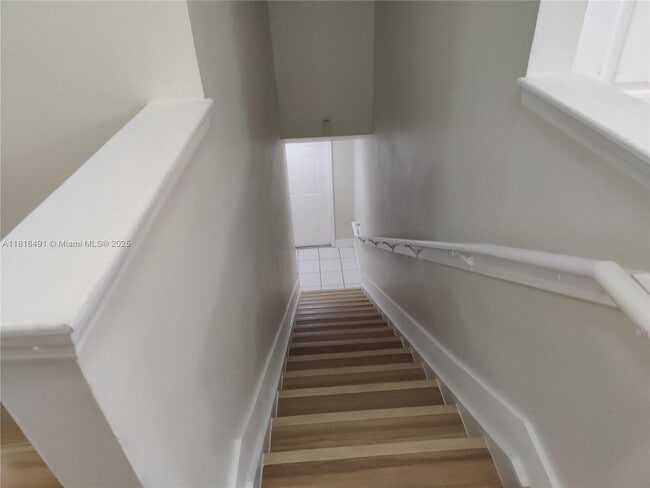 Foto del edificio - 2474 Centergate Dr