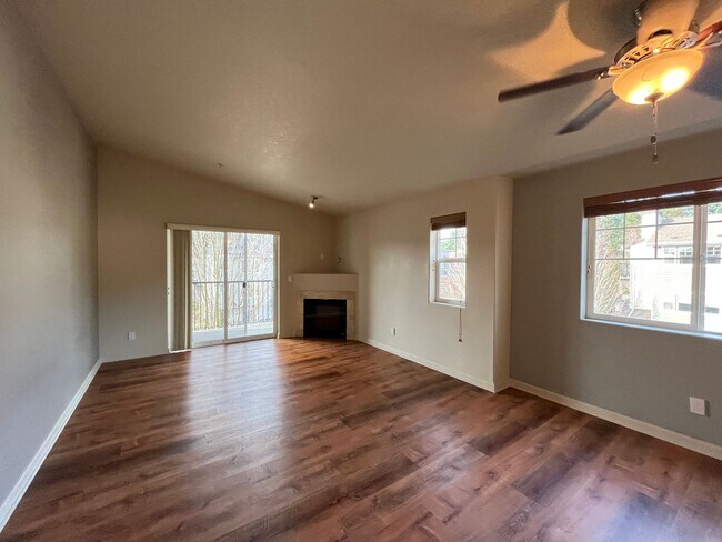 Foto del edificio - Spacious Beaverton 2 Bed 2 Bath Condo - Ga...