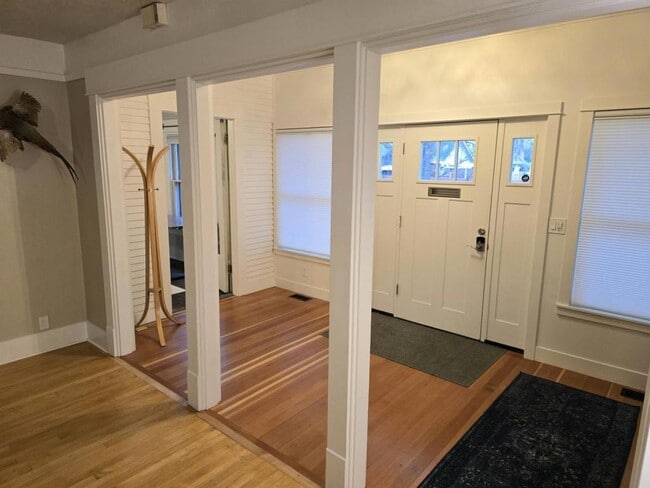 Building Photo - 1010 N 7th St