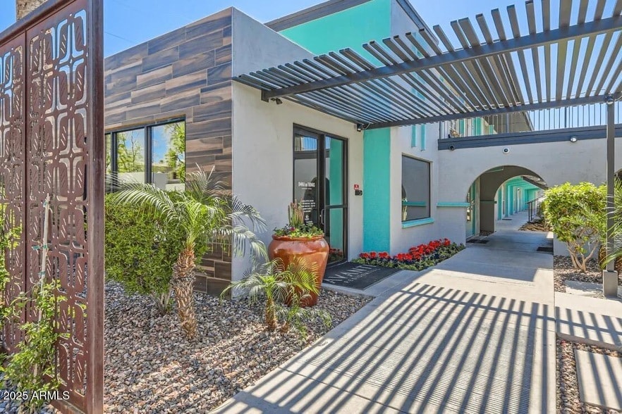 Primary Photo - 1645 E Thomas Rd