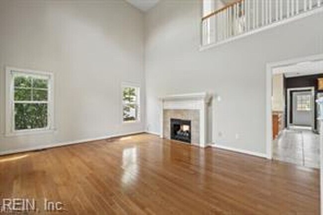 Photo - 4 Bed 2.5 Bath Home for Rent!