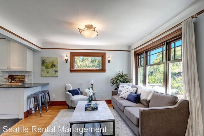 Building Photo - 3 br, 1 bath House - 320 N 83rd St, Seattle