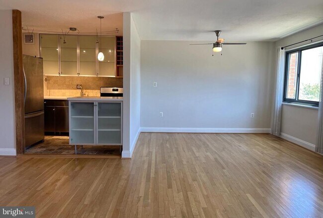 Foto del edificio - 1300 S Arlington Ridge Rd