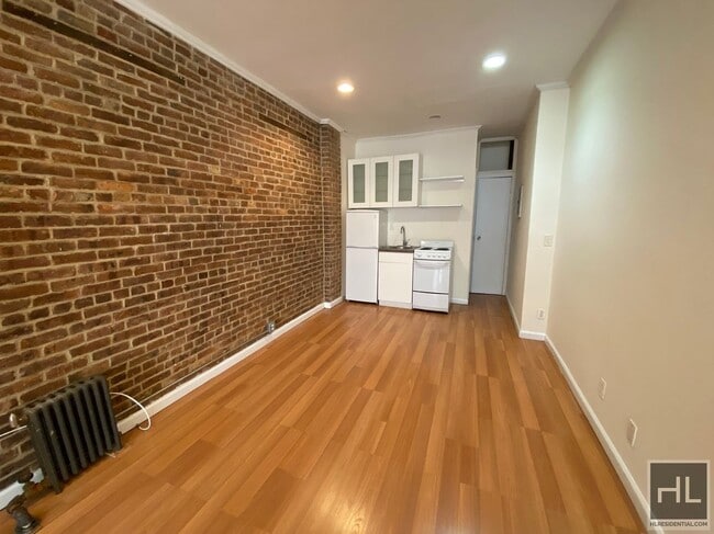 Building Photo - PINEAPPLE STREET