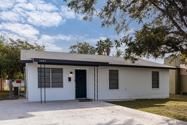Building Photo - 1605 Ave P