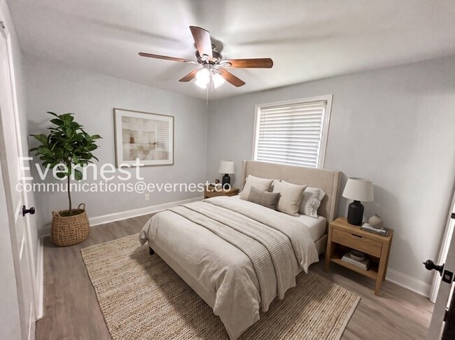 Building Photo - 3 Bed/2.5 Bath Home with Garage / Pet-Friendly / Available Now!