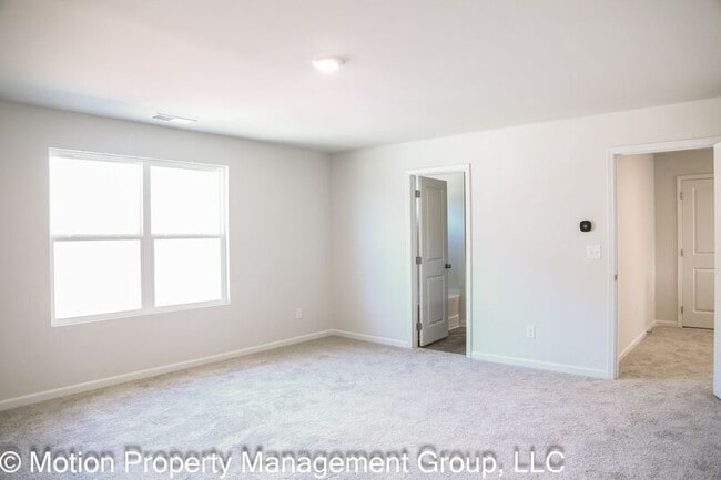 Photo - 19 Springwood Ln House